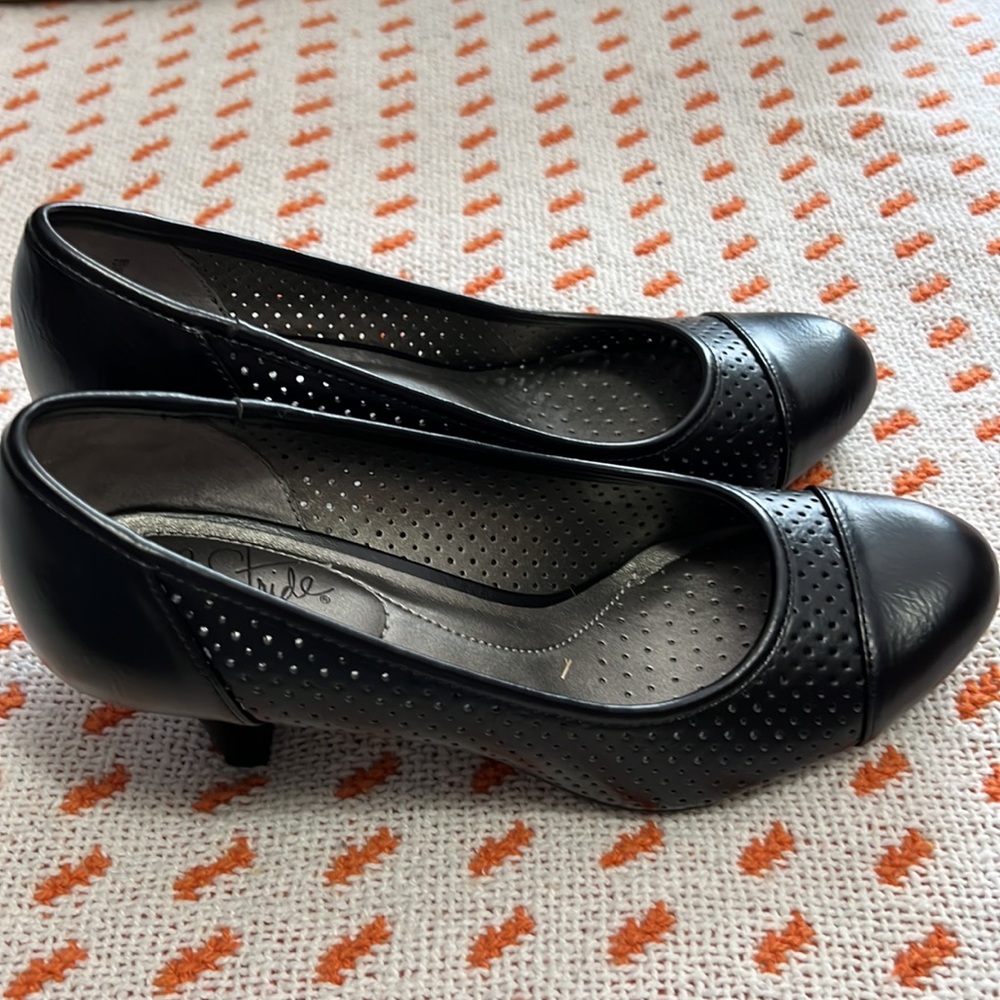 Life Stride 2inch black heels